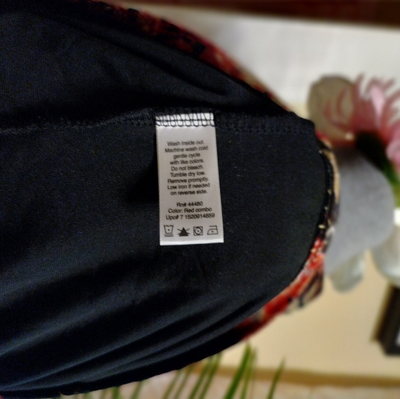 Elegant Velvet Floral Top - Picture 8 of 10